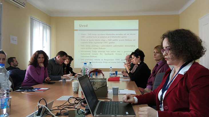 Sjedinjene Američke Države u društvenim i humanističkim naukama u Srbiji