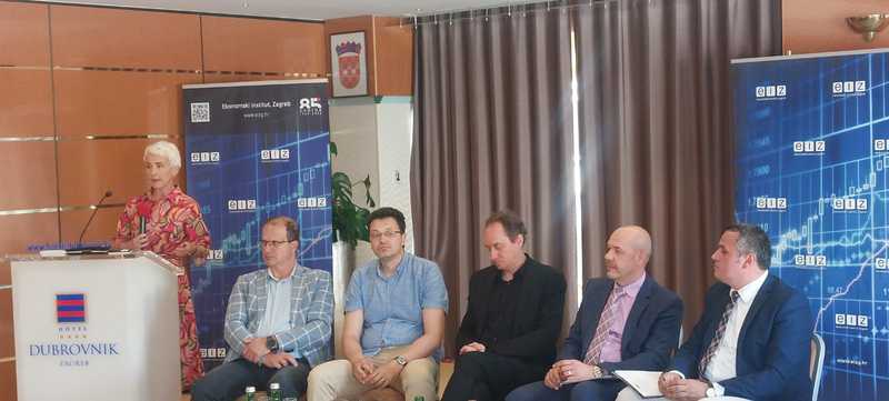 Скуп регионалних института „20 година од проширења Европске уније - искуства и изазови“